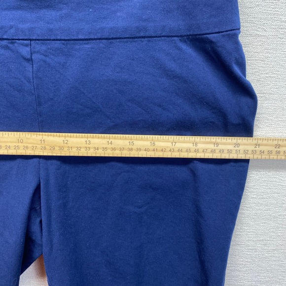 Crown & Ivy Ashley Women's Navy Blue Flat Front Shorts Size 14 Pull On Stetch - Picture 9 of 10